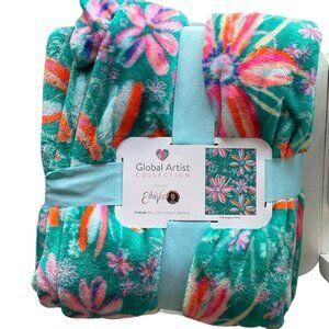 Throw, Global Artist Collection, 50inX72in (127cmX182.9cm), Green, NWT